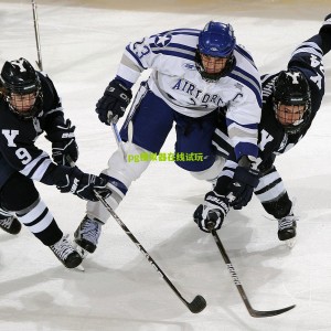王钰栋遭暗算！被踩脚后惨叫，热身赛曾被踢飞，前国脚怒斥球场暴力