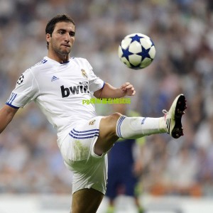 曼联与阿森纳争夺多特边锋阿德耶米，英媒曝球员倾向枪手