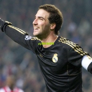 29分钟连吞3黄！U23国足争议中溃败，胡荷韬失控怒吼，媒体怒批裁判双标执法