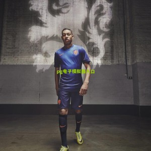 天空体育独家，热刺瞄准罗伯逊，英超与欧冠经验成关键筹码