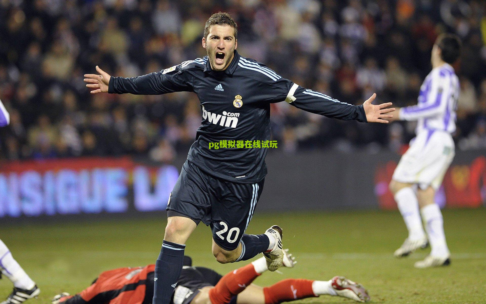 红军三线碾压登顶!控球率+3分+榜首,利物浦完美闭环征服英超