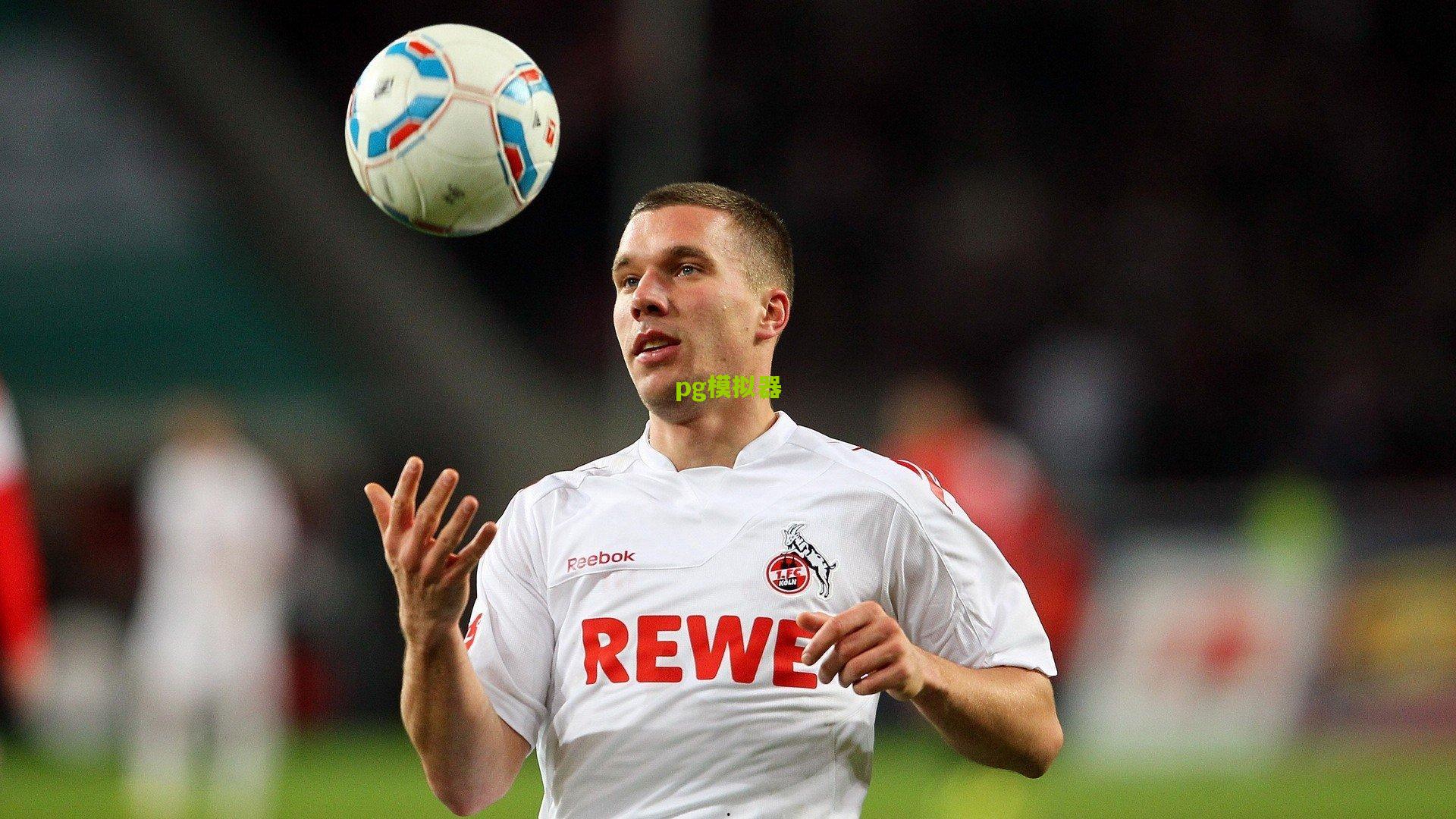 卢卡库战术转型,从终结者到支点,演绎现代中锋新范式